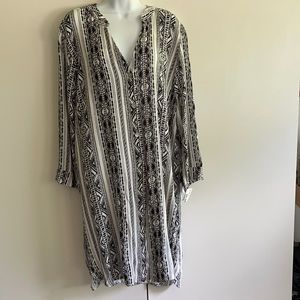 NWT- generous 1X. Woman’s Cover up or tunic.